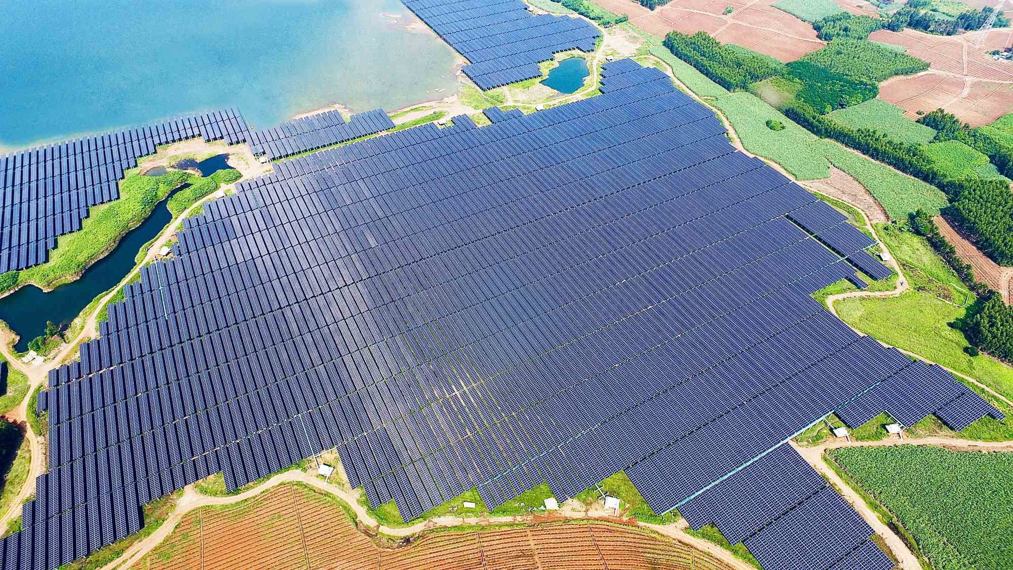 再添殊荣！华跃电力遂溪官田光伏电站项目荣获“2025年度广东优质安装工程奖”